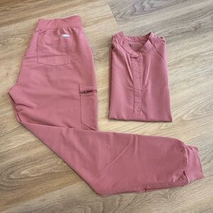 Figs Women’s Mauve Scrub Set